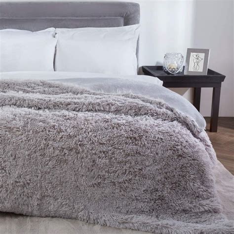 Sleepdown Silver Grey Luxury Long Pile Faux Fur Fleece Throw Over Sofa