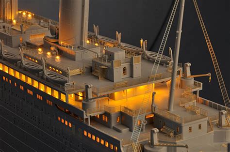 Trumpeter 1200 Rms Titanic Med Led Belysning Togbutikken