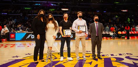 Students Honored As Chick Hearn Scholars During Lakers Game Usc
