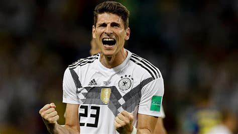 Dünya kupası elemelerinde oynadığı 10 maçta 8 galibiyet 2 beraberlik alan almanya, grubunu rusya'nın 4 puan önünde bitirerek rahat bir şekilde g.afrika biletini aldı. Mario Gomez Almanya Milli Takımı'nı bıraktı