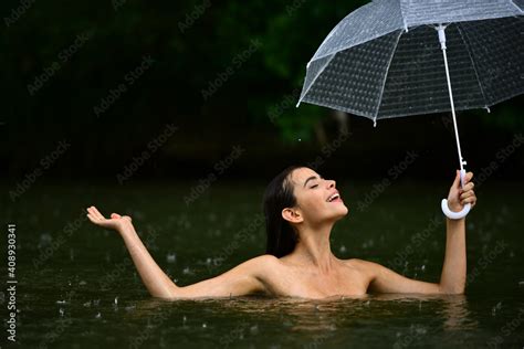 Naked Girl With Umbrella Raining Flood Autumn Time ภาพถ่ายสต็อก