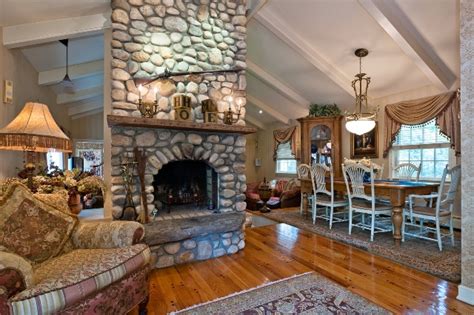 100 % original gemstone ,natural, unheated ,untreated. Fairy Tale Residence, Bucolic Setting - Discover 11 Bri
