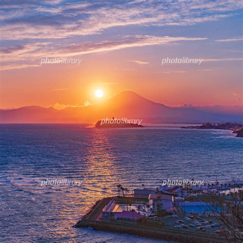 江ノ島と富士山と夕日 写真素材 6045223 フォトライブラリー Photolibrary