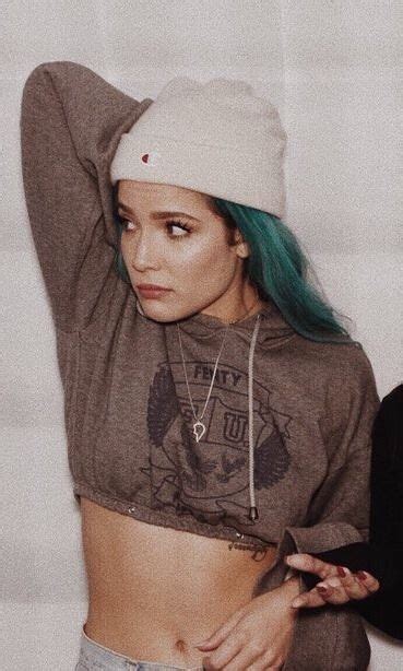 Pin By 𝕷𝖔𝖓𝖊𝖑𝖞 𝕾𝖆𝖐𝖚𝖗𝖆 𝕯𝖎𝖆𝖗𝖎𝖊𝖘 On ≁ Female Halsey Celebs Singer