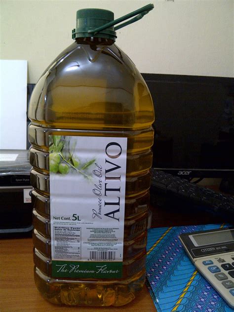 Disarankan disimpan pada botol kaca hitam. MINYAK ZAITUN olive oil: Minyak Zaitun 5 Liter Rp 450 Ribu