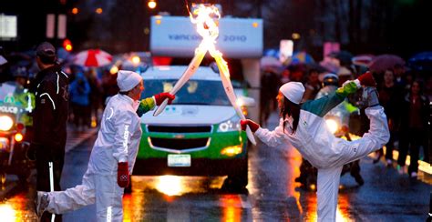 21 Photos Of The 2010 Olympic Torch Relay Making Its Way Across Canada Offside