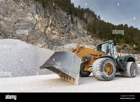 Huge Wheel Mounted Front Loader At Stone Quarry Stock Photo Alamy