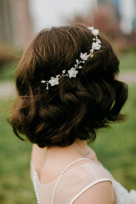 Short Curly Bridal Hairstyle With Headband