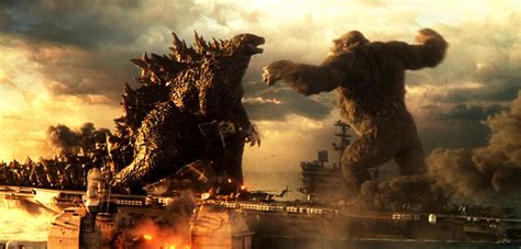 While at first you'd think godzilla would be the clear winner, based on sheer size and his ability to slice through ships with his gnarly back ridge, king kong is bringing a lot to the ring in warner bros.' first full trailer for godzilla vs. Godzilla Vs Kong Trailer Release - Exitoina | Lanzan ...