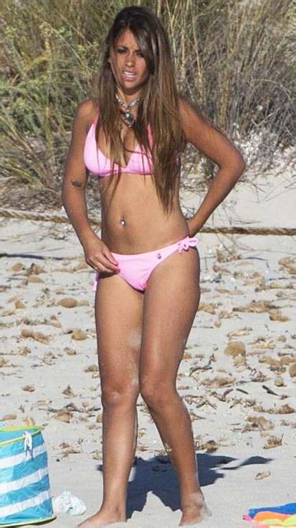 nuevas fotos de antonella roccuzzo en bikini en ibiza