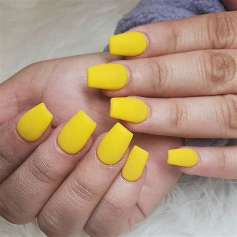 52 Bright Yellow Nail Designs For The Playful Hearts