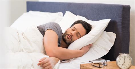 why do men snore more than women