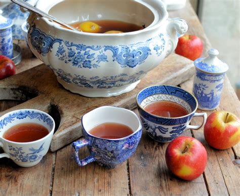 Start planning your traditional christmas dinner today! Twelfth Night, Apples and Wassailing: A Traditional ...