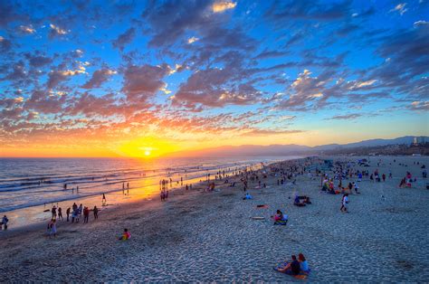 Sunset Over Santa Monica Beach ©grahamleggate Wandermelon
