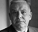 Wallace Stevens Biography – Facts, Family Life, Career