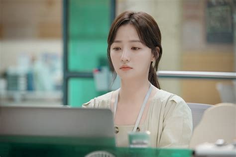 Song Ha Yoon Has Trouble Going Back To Her Normal Life In “please Don’t Date Him”