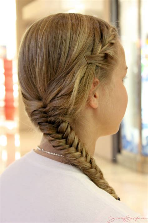 It even adds a fun twist with a little flip over action mixed into the braid! Fishtail Braid for a Sporty Look! | SmilingStyle.com