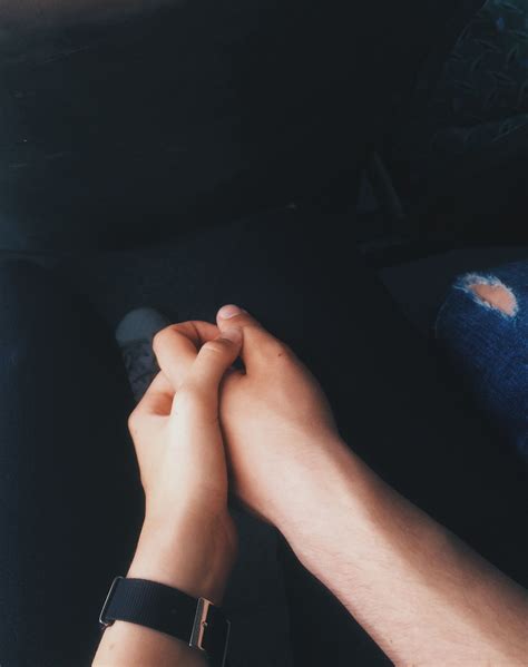 Pin by Yanira Flores on Отношения | Couple hands, Cute couples goals, Couple holding hands