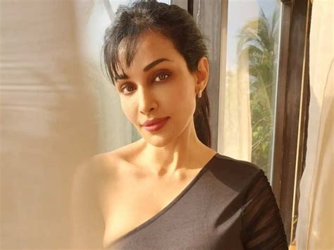 Stree Actress Flora Saini Recalls Her Abusive Relationship With A Famous Producer