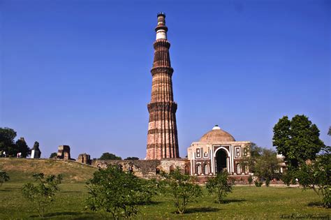 Qutab Minar - The Famous Indian Monuments