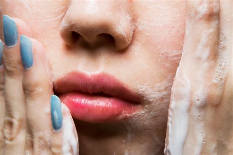 They usually pop up on your nose, where pores are larger, and make your face look dirty and speckled. This Blogger's Blackhead Removal Hack Comes at a Cost | Allure