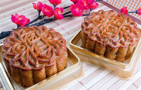 For this year's mooncake festival 2019, there's a whole slew of delicious and unique mooncakes to buy as gifts or to enjoy yourself! Mooncake Guide 2018 Celebrate the Mid Autumn Festival with ...