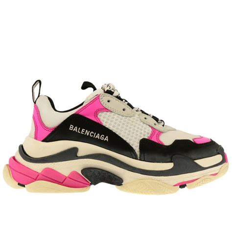Balenciaga sneakers bring in their quirky, modern, and colorful styles like balenciaga red sneakers and the balenciaga black sneakers into a durable shoe. Balenciaga Outlet: Shoes women | Sneakers Balenciaga Women ...