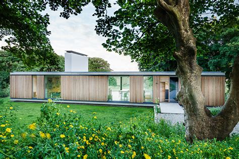 Ström Architects Cantilevers The Quest Bungalow In England