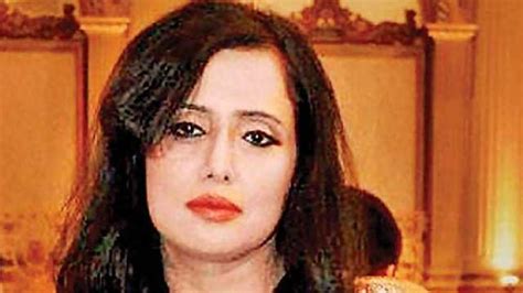 Pakistani Journalist Mehr Tarar Who Fought With Sunanda Pushkar On