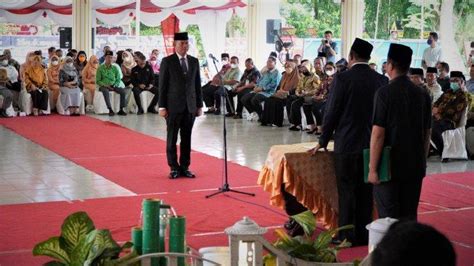 Lantik Amril Sebagai Sekda Kabupaten Langkat Plt Bupati Syah Afandin