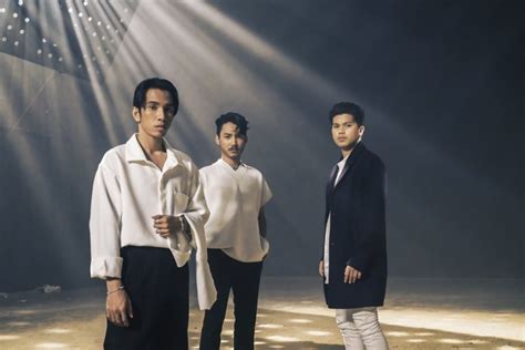 Rocketfuel network was the publisher of this song. Tahun penuh makna Hael, Naim, Haqiem - Kosmo Digital