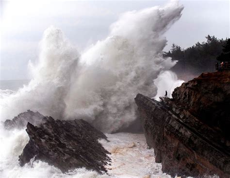 10 Awesome Storm Watching Spots On The Oregon Coast