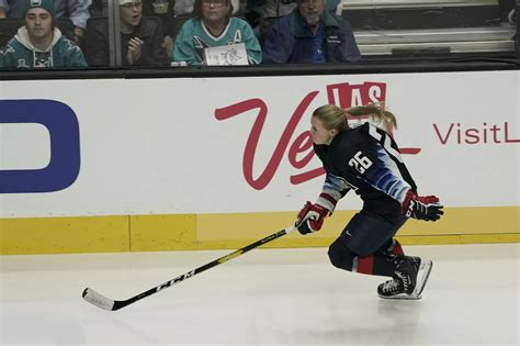 Morning Flurries Kendall Coyne Schofield Joins Chicagos Developmental