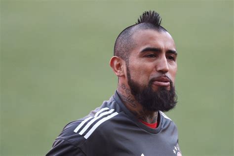 Born 22 may 1987) is a chilean professional footballer who plays as a midfielder for serie a club inter milan and the chile national team. Arturo Vidal Ordered to Pay 800K Fine For 2017 Fight - Barca Blaugranes