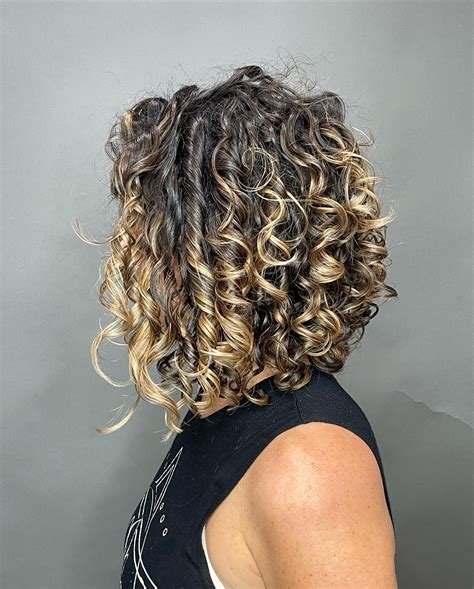 Curly Hairstyles Are Such A Gorgeous And Cool Option That You Can Wear