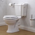 Klassisches Edwardian Stand-WC mit Aufsatzspülkasten und Hebelgriff ...
