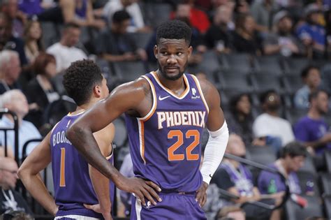 Welcome to the history books deandre ayton. Deandre Ayton est de plus en plus confiant en son tir à ...