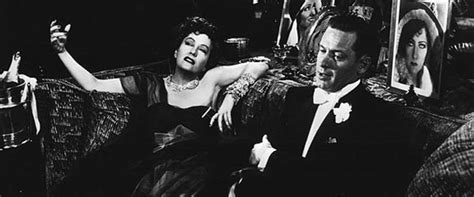 Sunset boulevard reveals the fickleness of movie fans and the cruelty of hollywood. The American Film Buff: Sunset Boulevard