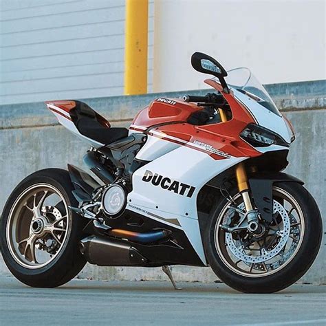 The 1299 panigale r final edition was created to celebrate ducati's most powerful twin cylinder ever. The Anniversario Special Edition Phot | Ducati 1299 ...