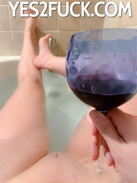 just relaxing in the bath with my wine and my josephina35salopefr