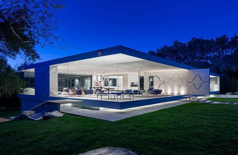 Glass Pavilion Contemporary Situated In Santa Barbara California The