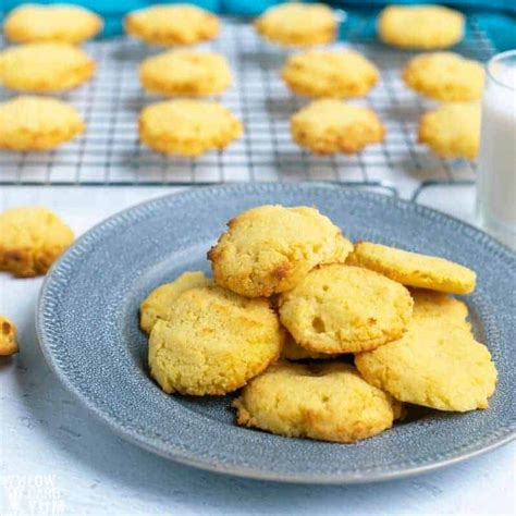 Brush the pan with more oil as needed between batches. Basic Coconut Flour Cookies - Gluten Free | Low Carb Yum