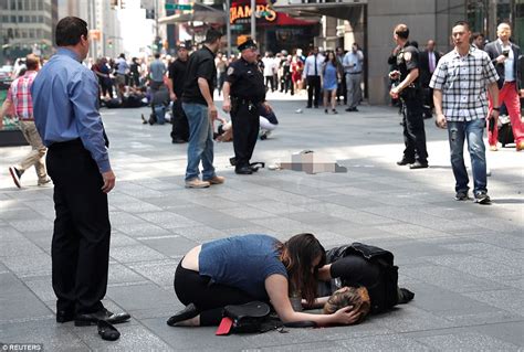 new york s times square collision kills alyssa elsman daily mail online