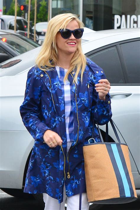 Reese Witherspoon Out And About In Santa Monica Hawtcelebs