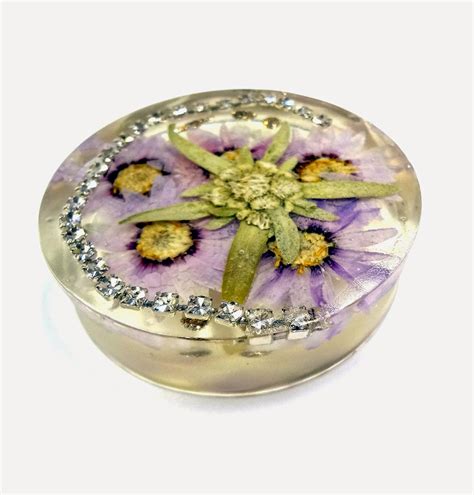 The clear material ensures that you'll be able to see all of the plants' fine details while. Resin Crafts: More Paperweights With EasyCast Resin