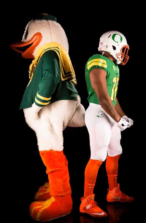 Oregon Ducks Will Dress Like Their Mascot This Saturday Chris Creamer