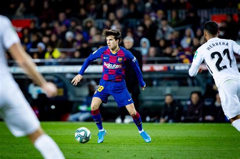 A picture of barcelona youngster riqui puig from a recent training session has gone viral on social media, with many fans comparing his look . Riqui Puig: Tak til Setién for muligheden - Nyheder ...