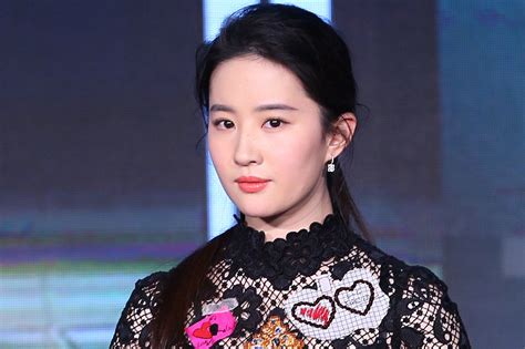 We Re Obsessed With Mulan Star Liu Yifei Here Are Fast Facts To Get
