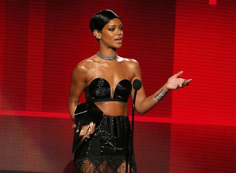 Rihanna 2013 American Music Awards 02 Gotceleb