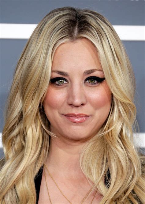 Kaley Cuoco Hone In On The Coolest Grammys Hair And Makeup Looks Popsugar Beauty